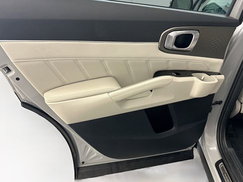 Used 2023 Kia Sorento SX image 28