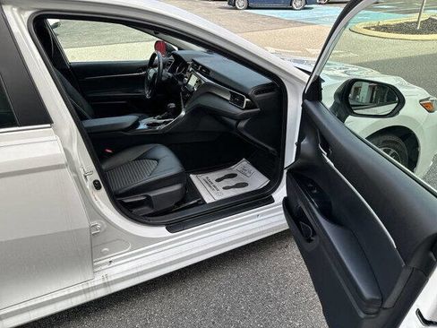 Used 2019 Toyota Camry SE w/ Convenience Package image 17