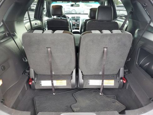 Used 2015 Ford Explorer XLT w/ Equipment Group 202A AWD/4WD image 34