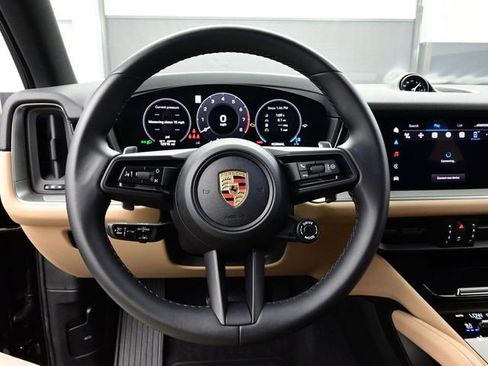 Certified 2024 Porsche Cayenne image 8