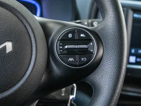 Used 2025 Kia Soul LX FWD image 19