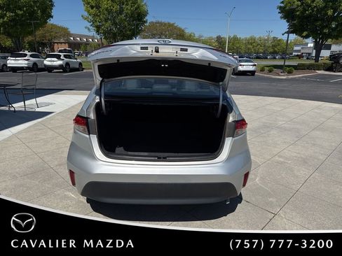 Used 2025 Toyota Corolla LE image 6