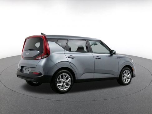 Used 2025 Kia Soul LX w/ LX Technology Package FWD image 8