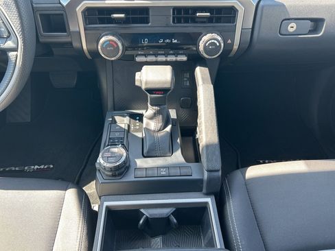 Used 2025 Toyota Tacoma TRD Off-Road image 11