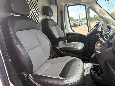 Used 2021 RAM ProMaster 2500 w/ Convenience Group FWD image 16