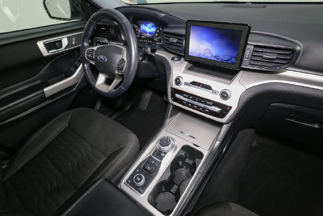 Used 2020 Ford Explorer XLT w/ Comfort Package AWD/4WD image 18