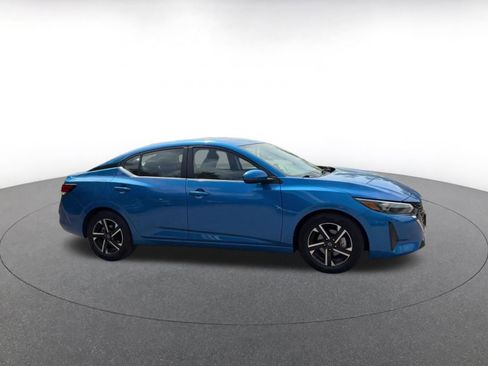 Used 2025 Nissan Sentra SV FWD image 2