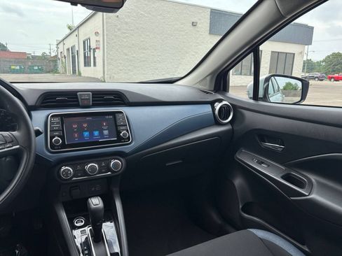 Used 2025 Nissan Versa SV FWD image 34