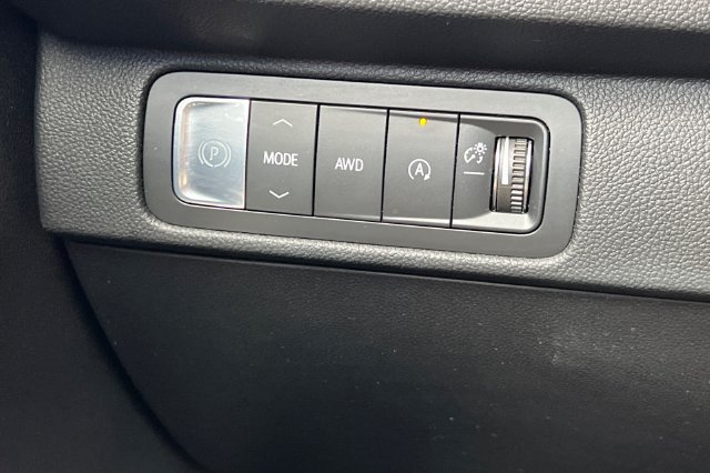Used 2026 Chevrolet Traverse LT AWD/4WD image 37