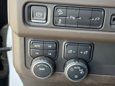 Used 2021 Chevrolet Suburban Z71 w/ Rear Media and Nav Package image 10