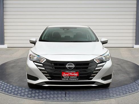 Used 2023 Nissan Versa SV FWD image 2
