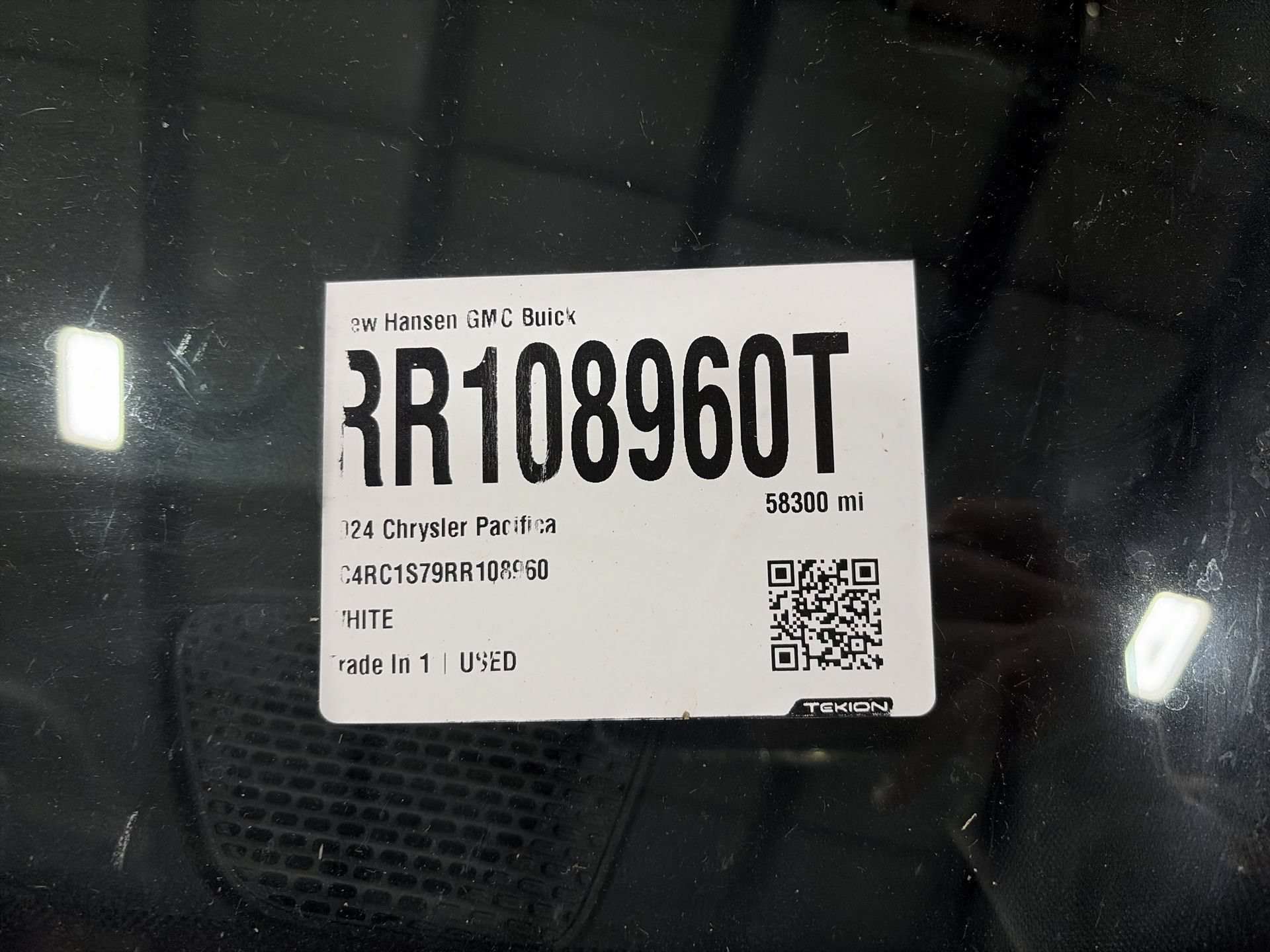 Used 2024 Chrysler Pacifica Premium FWD image 36