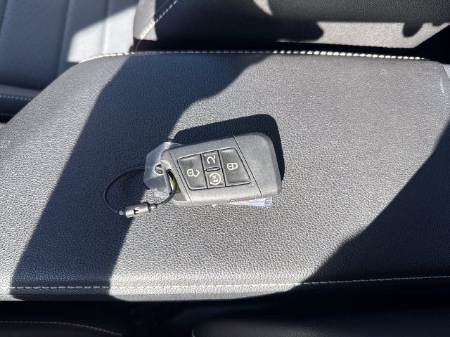 Used 2025 Volkswagen Jetta SE FWD image 12