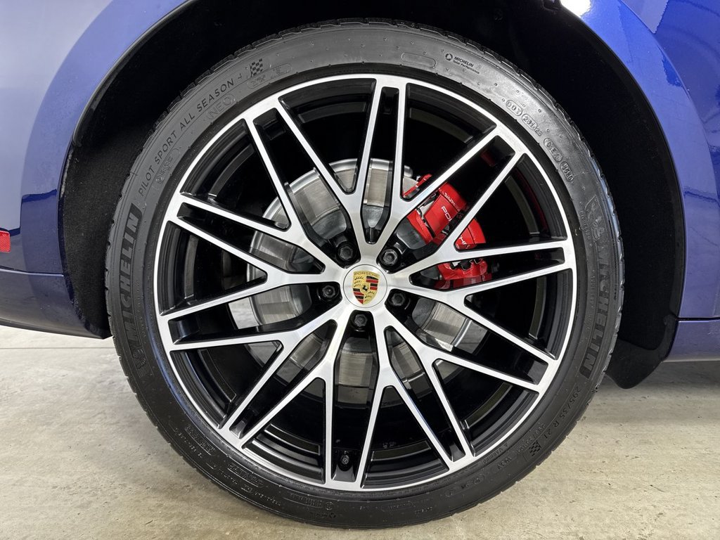Certified 2023 Porsche Macan GTS AWD/4WD image 16
