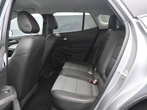 Used 2025 Chevrolet Trax LT w/ LT Convenience Package image 19