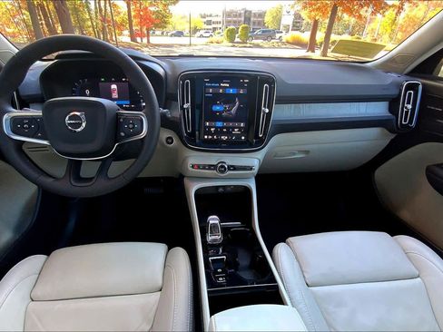 Used 2024 Volvo XC40 B5 Plus w/ Protection Package Premier image 15