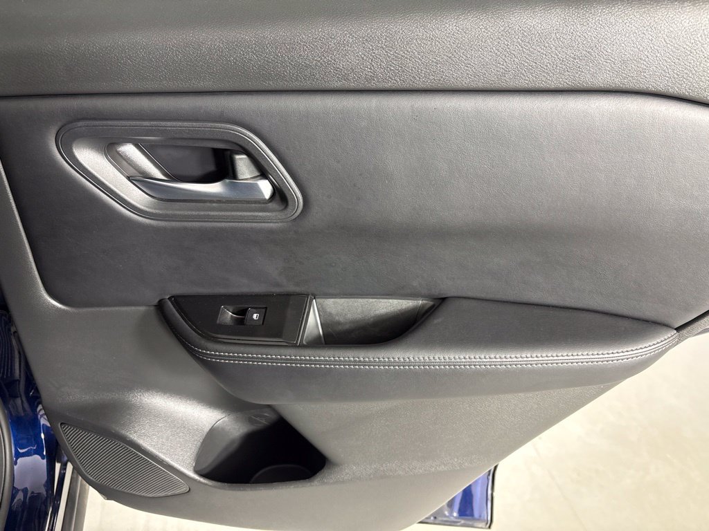 Used 2025 Nissan Rogue SV FWD image 23
