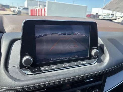 Used 2023 Nissan Rogue SV AWD/4WD image 13