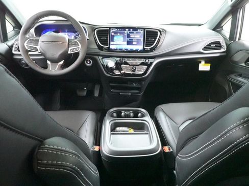 New 2027 Chrysler Pacifica Select FWD image 9