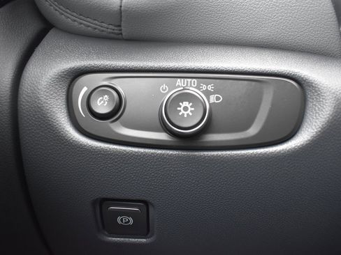 Used 2020 Chevrolet Blazer LT image 19