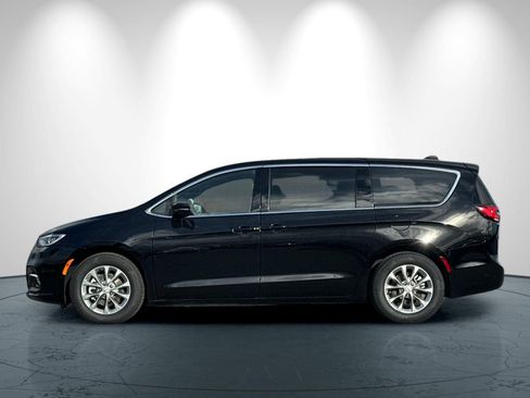 New 2026 Chrysler Pacifica Limited image 7