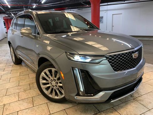 Used 2022 Cadillac XT6 Premium Luxury image 2