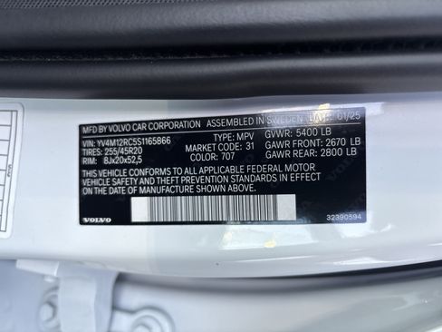 Used 2025 Volvo XC60 B5 Plus image 35