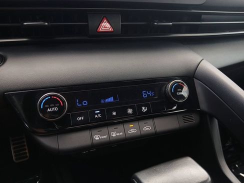 Used 2025 Hyundai Elantra Sport FWD image 21
