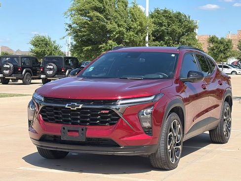 Used 2024 Chevrolet Trax RS w/ Sunroof Package image 3