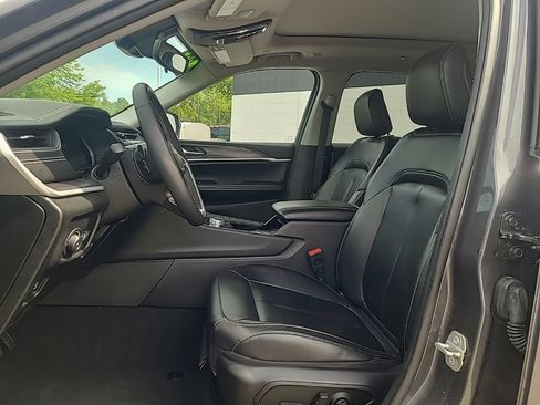 Used 2023 Jeep Grand Cherokee L Limited AWD/4WD image 11