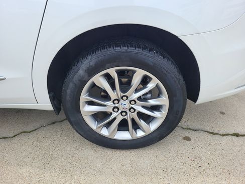 Used 2024 Buick Enclave Avenir w/ Avenir Technology Package image 27