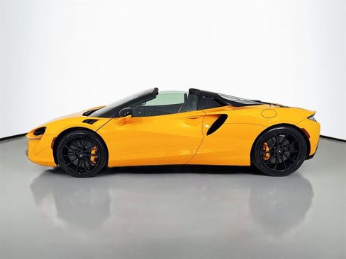 Used 2025 McLaren Artura Spider RWD image 4