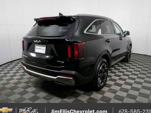 Used 2025 Kia Sorento S image 3