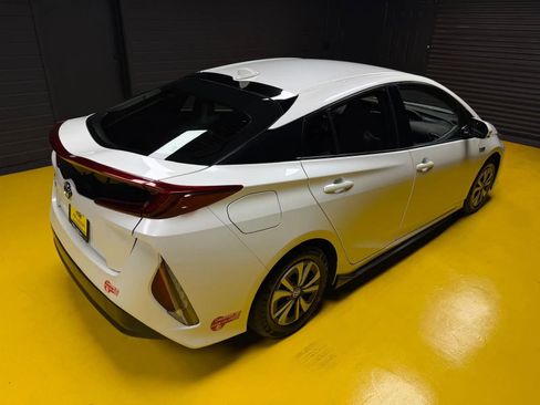 Used 2017 Toyota Prius Prime Premium w/ Preferred Accessory Package FWD image 41