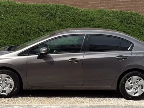 Used 2013 Honda Civic LX image 2