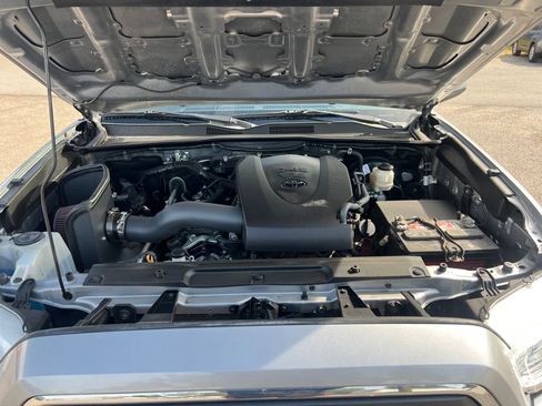 Used 2019 Toyota Tacoma SR5 AWD/4WD image 36