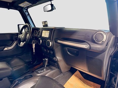 Used 2015 Jeep Wrangler Unlimited Rubicon image 28