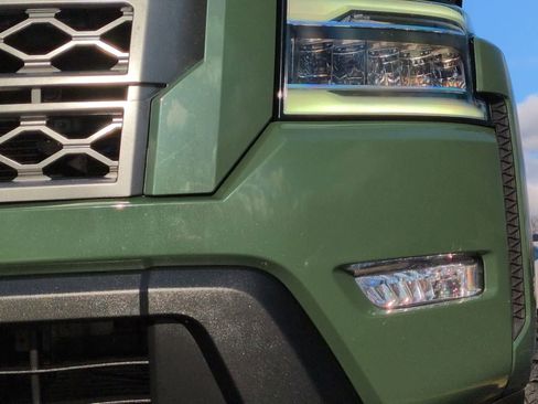 Used 2022 Nissan Frontier SV w/ SV Premium Package image 11