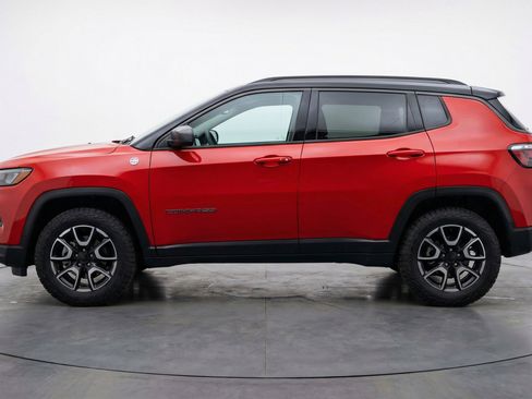 Used 2025 Jeep Compass Trailhawk AWD/4WD image 5