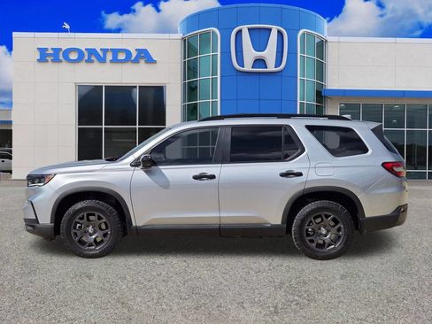 Used 2025 Honda Pilot TrailSport image 6