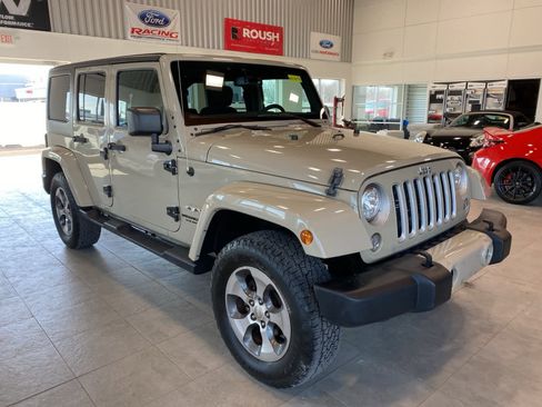 Used 2017 Jeep Wrangler Unlimited Sahara w/ Connectivity Group image 7
