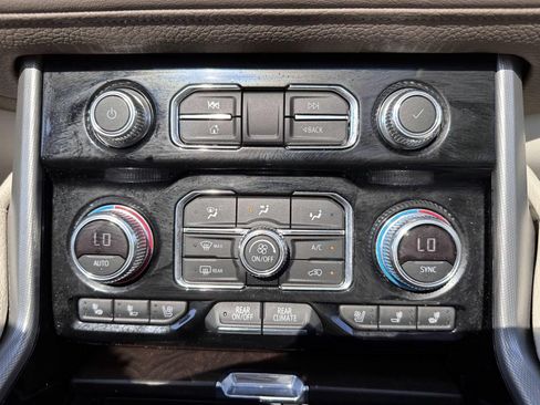 Used 2021 GMC Yukon XL Denali w/ Denali Premium Package AWD/4WD image 26
