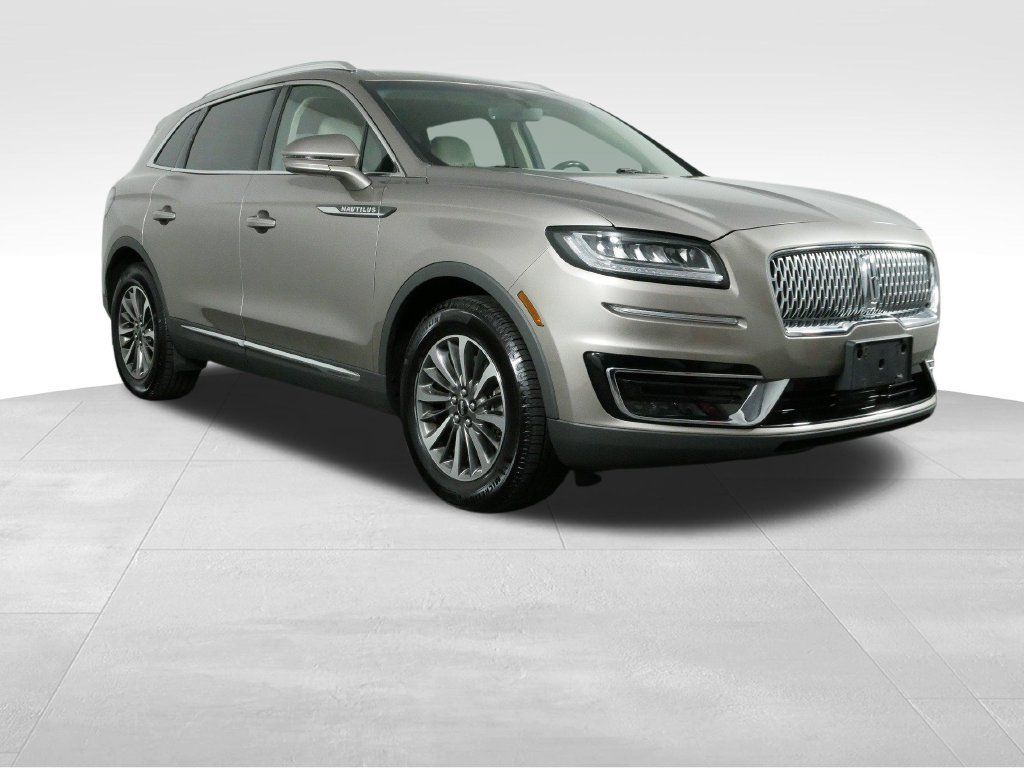 Used 2019 Lincoln Nautilus Select FWD image 2
