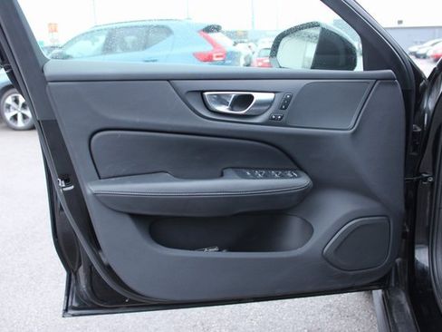 Used 2025 Volvo V60 B5 Cross Country Plus image 10