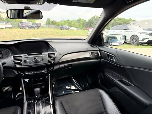 Used 2017 Honda Accord Sport image 27