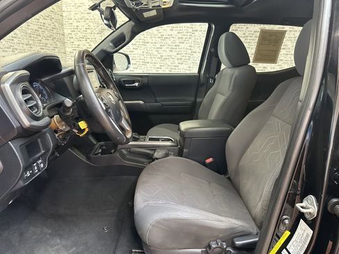 Used 2017 Toyota Tacoma TRD Off-Road image 22