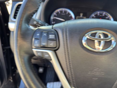 Used 2015 Toyota Highlander Limited image 16