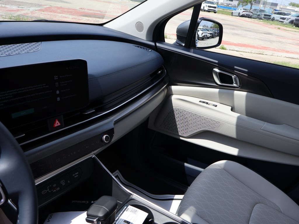 New 2026 Kia Carnival SX w/ SX Dark Edition Package FWD image 23