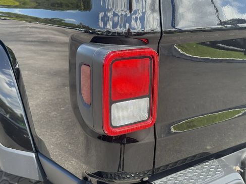 Used 2023 Jeep Gladiator Sport AWD/4WD image 11