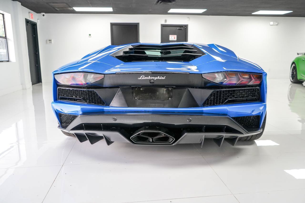Used 2018 Lamborghini Aventador S AWD/4WD image 6